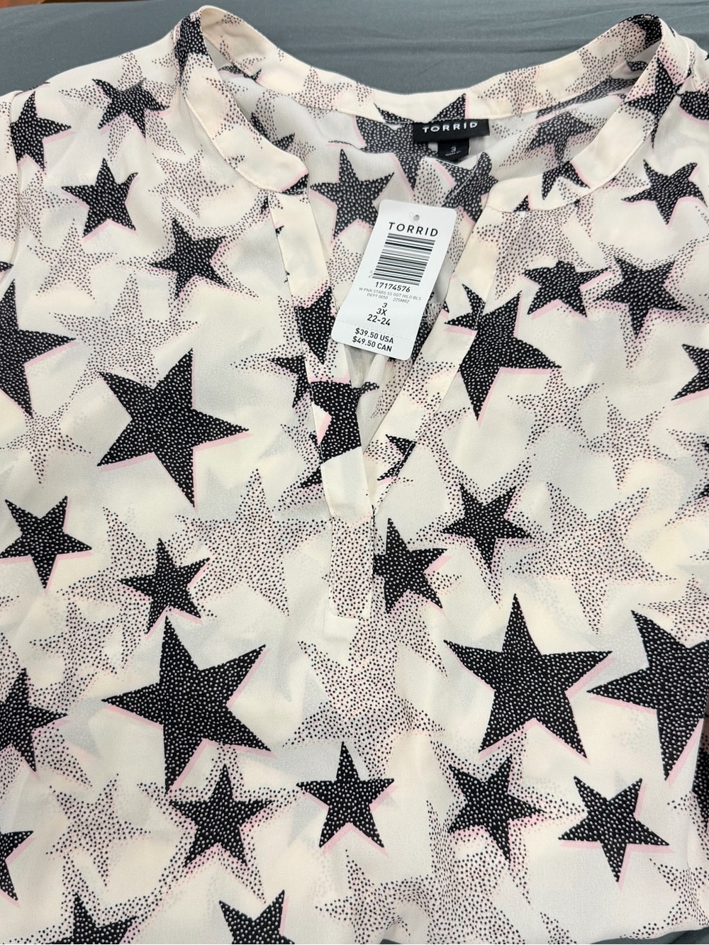 torrid Star Print V-Neck Blouse - Black, Pink, Cream Size 3 (22-24)